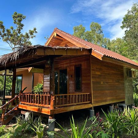 Koh Jum Bungalow & Hostel Exterior foto