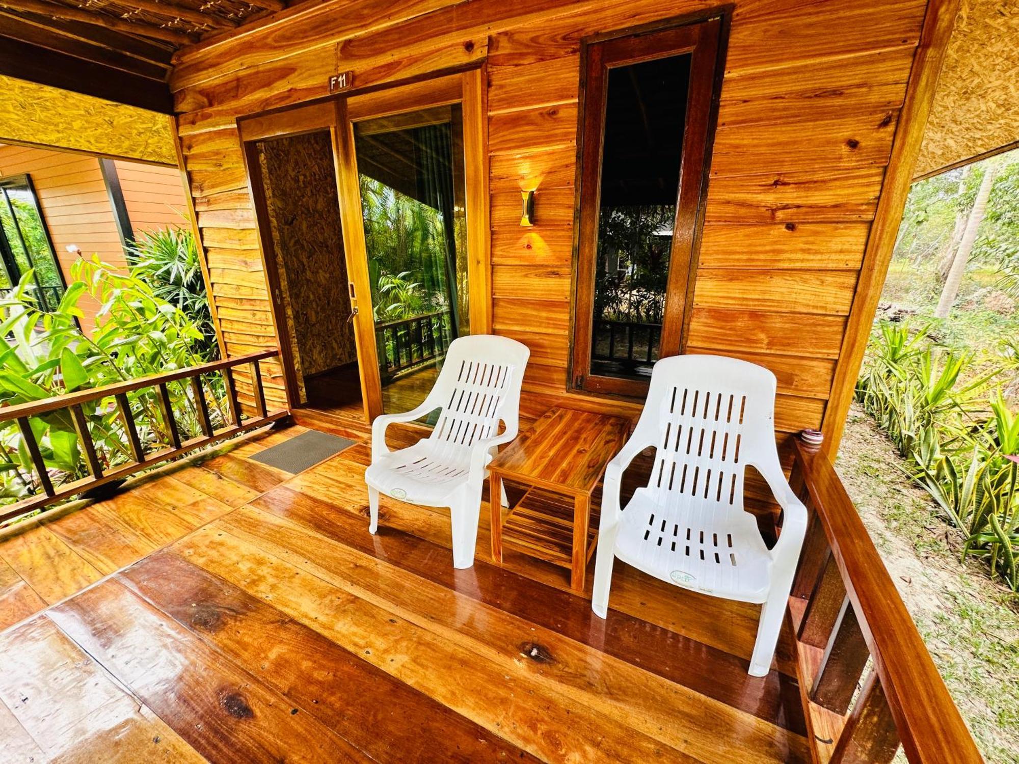Koh Jum Bungalow & Hostel Exterior foto