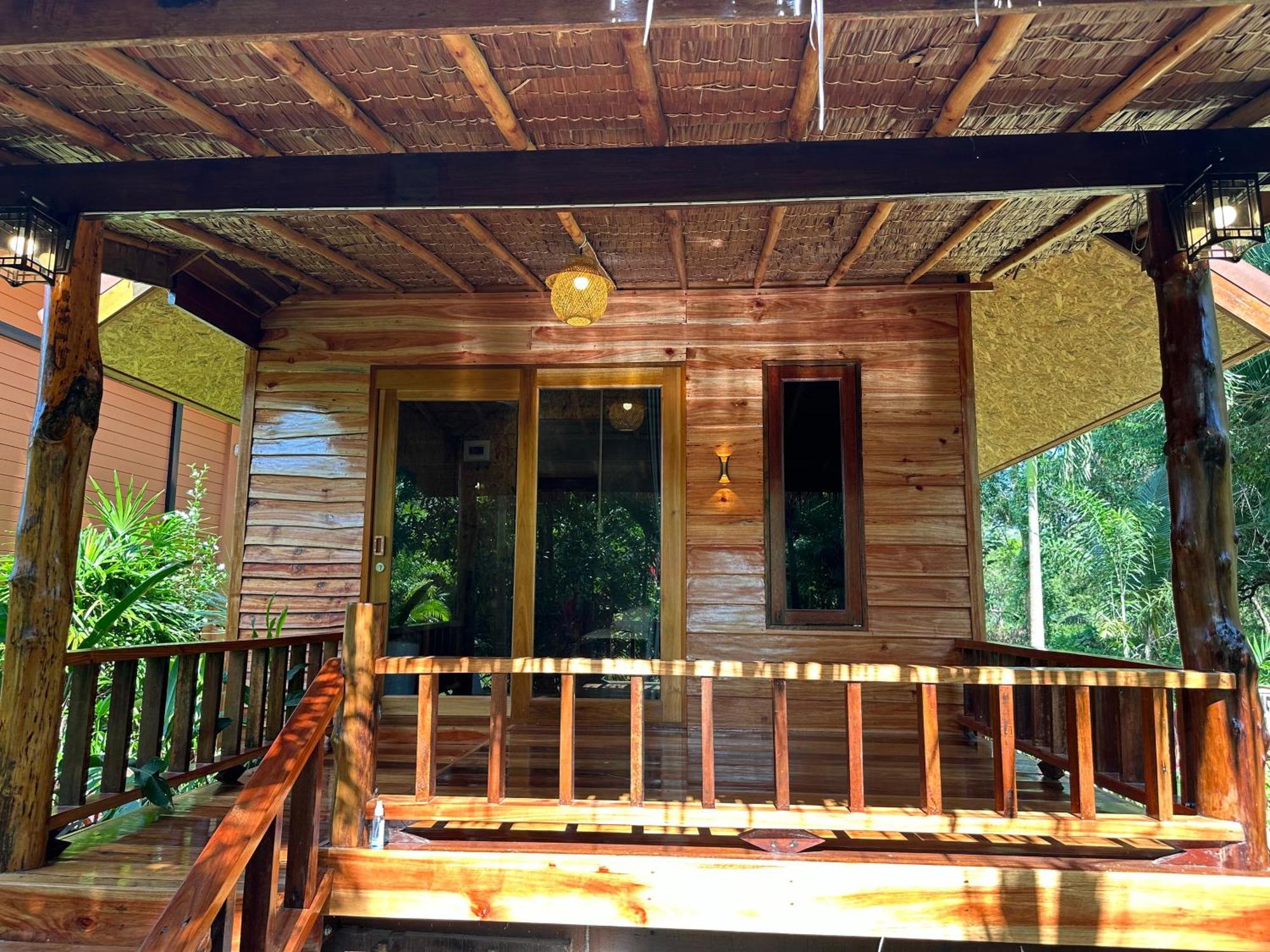 Koh Jum Bungalow & Hostel Exterior foto