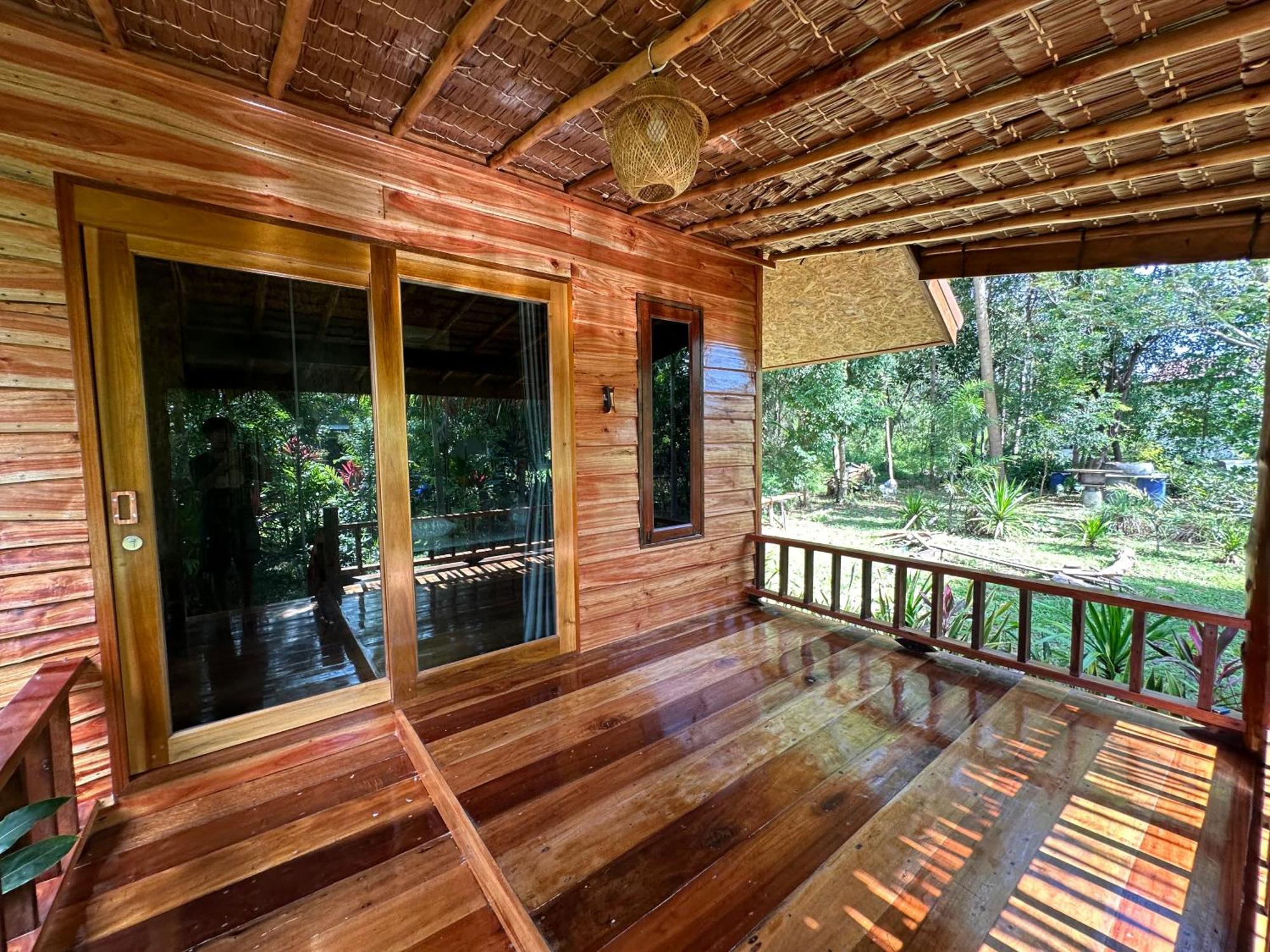 Koh Jum Bungalow & Hostel Exterior foto