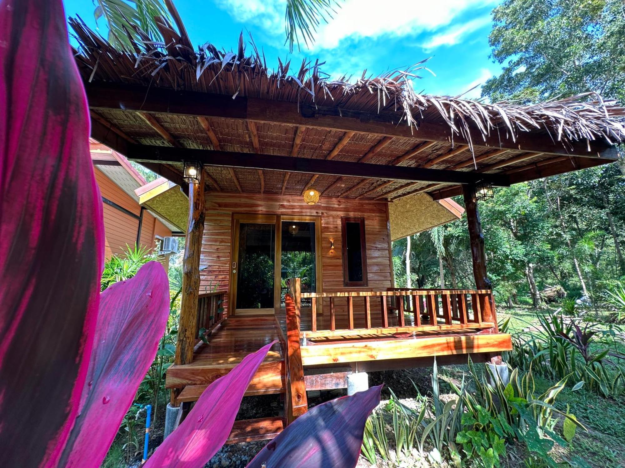 Koh Jum Bungalow & Hostel Exterior foto